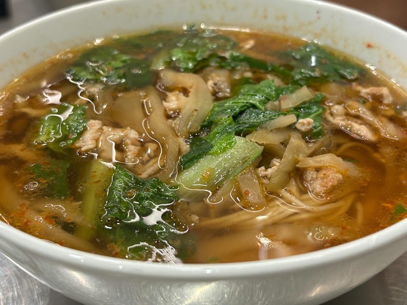 台南小北巷口的日常滋味──鼎DING的榨菜肉絲麵與愛妻水餃