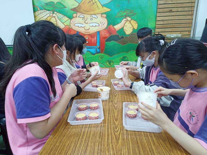 台南囡仔挖寶趣！永康國小「地瓜大作戰」：清明必吃這一味，從田裡到碗裡最在地！
