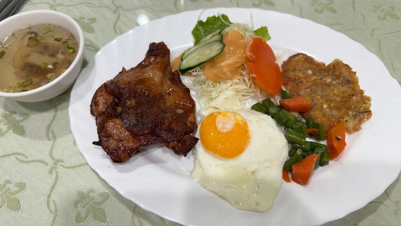 翠屋咖啡廳：守著不變的雞腿飯，在成功路上熬過繁華與冷清