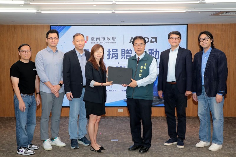 蘇媽送大禮！AMD霸氣捐31台「神級AI筆電」台南囡仔上課不用再驚「卡關」！