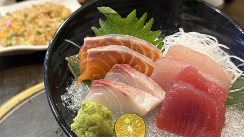 巷弄裡的老派溫柔：酒河豚日式居酒屋，用炭火香與厚切生魚片撫慰你的胃