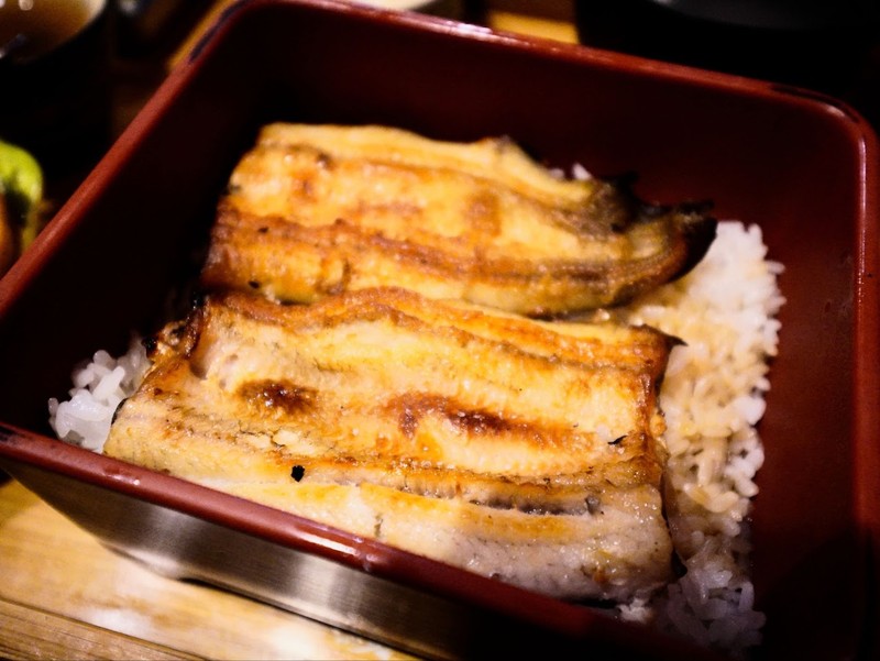 老饕私藏！民權路「寶鰻」現烤白燒極致香氣，家庭式溫情美味值得等待