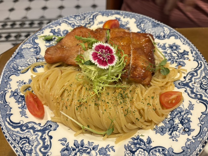 走進永華路上的今鶴寵物餐廳：一場人與毛孩的饗宴