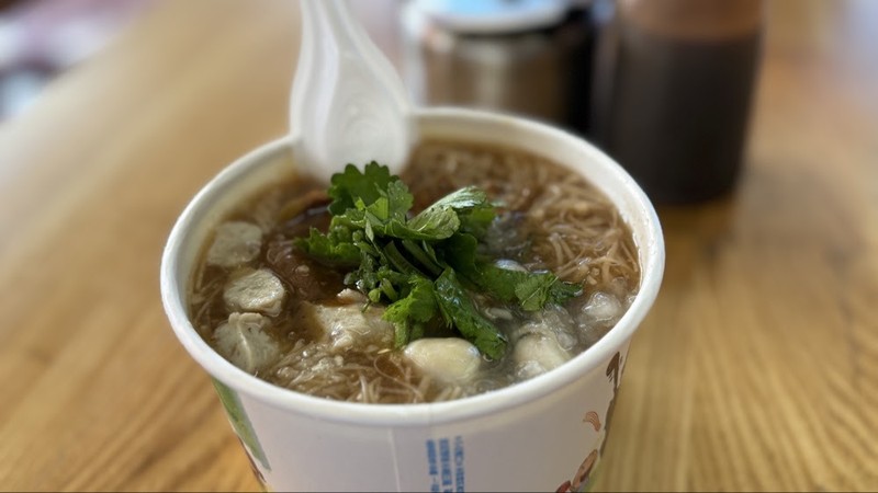 芒果之鄉的鹹香日常：公有市場那一碗「鮮蚵現燙」的綜合麵線