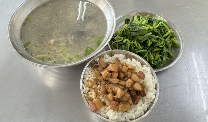 庶民美味的極致，台南人一位難求的虱目魚粥
