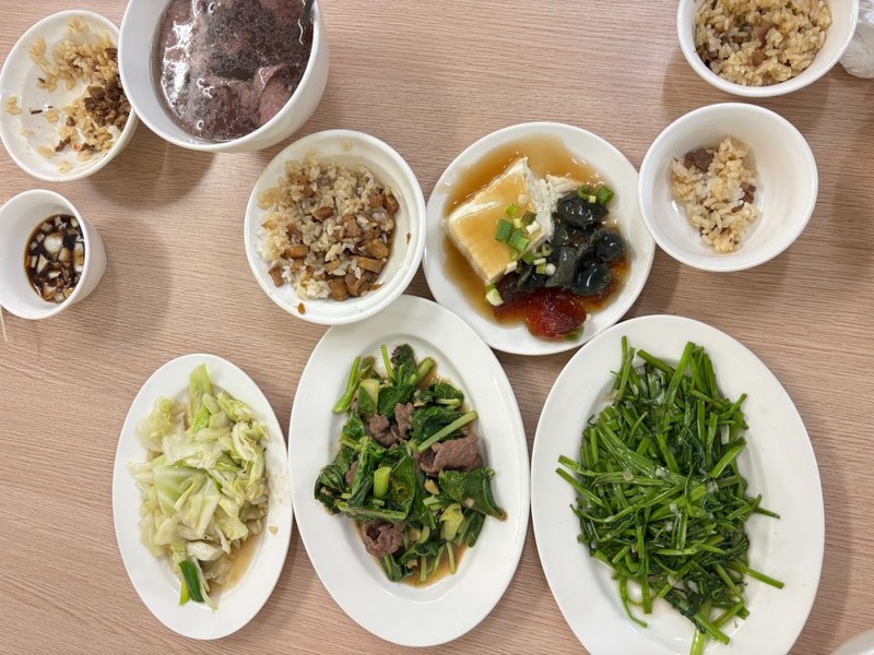 小西門圓環的火候與鹹香──豪牛牛肉湯三味筆記
