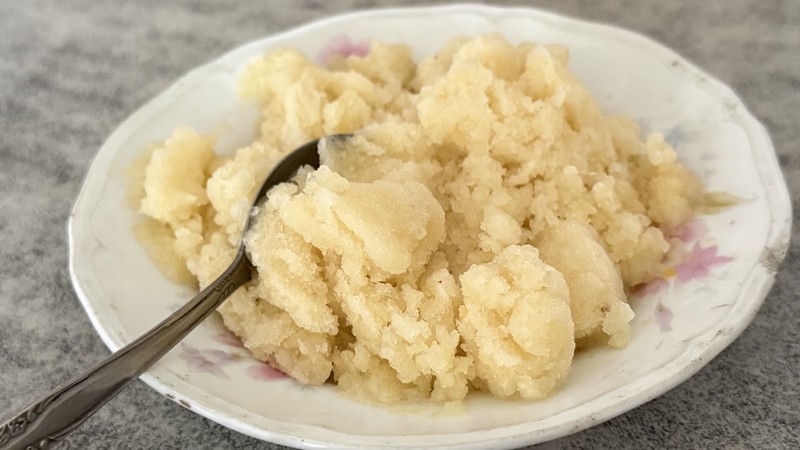 70年只賣這味！台南山上隱藏版「純手工炒冰」，老闆站到鐵腿、苦熬3小時，一口吞下全是阿嬤的古早甘甜！