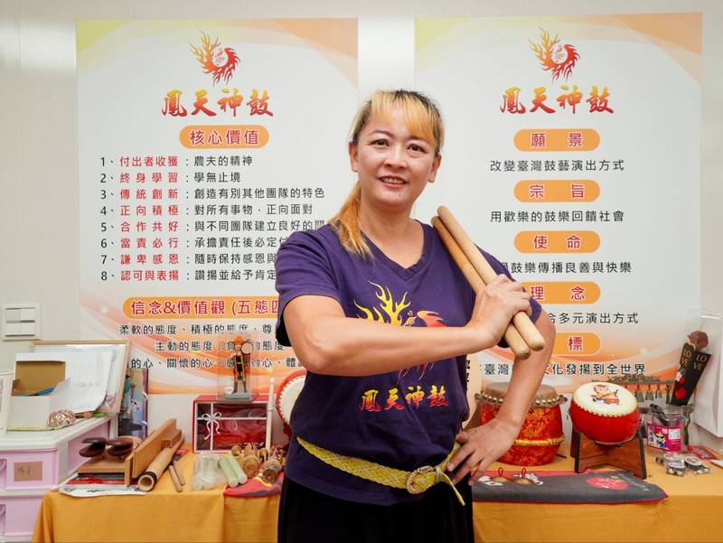 從資訊工程到鼓藝團魂！小朱老師敲出「鳳天神鼓」的熱血生命淬鍊