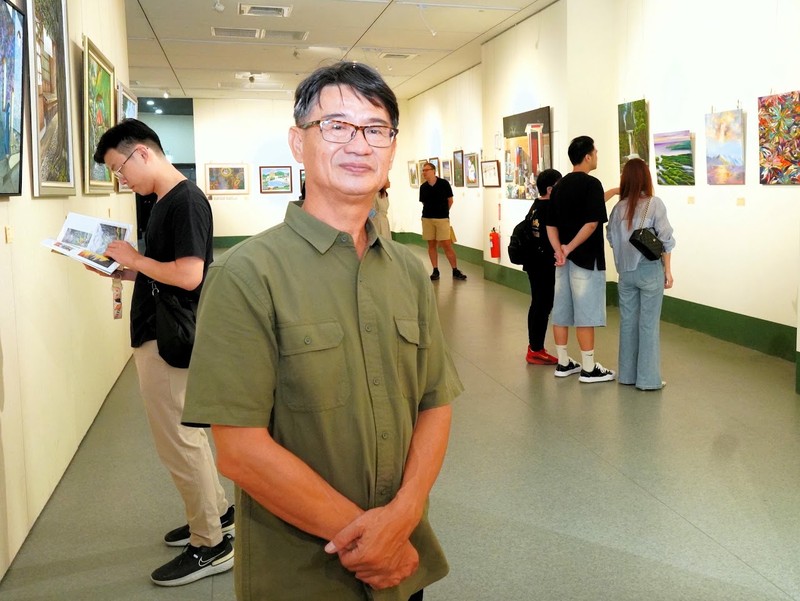 用畫筆凝聚人心 —— 專訪復興社區油畫研習班指導老師黃佐民