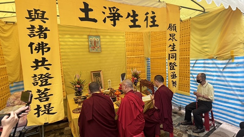 台南重慶寺普渡超特別！藏傳「紅觀音」加持、薈供甘露超度好兄弟
