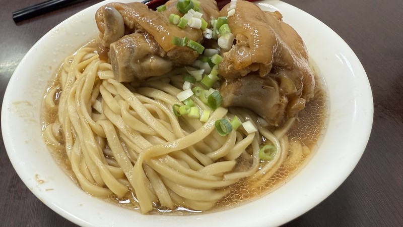 高雄鹽埕老字號美味回憶：「港園牛肉麵」不可錯過的經典滋味