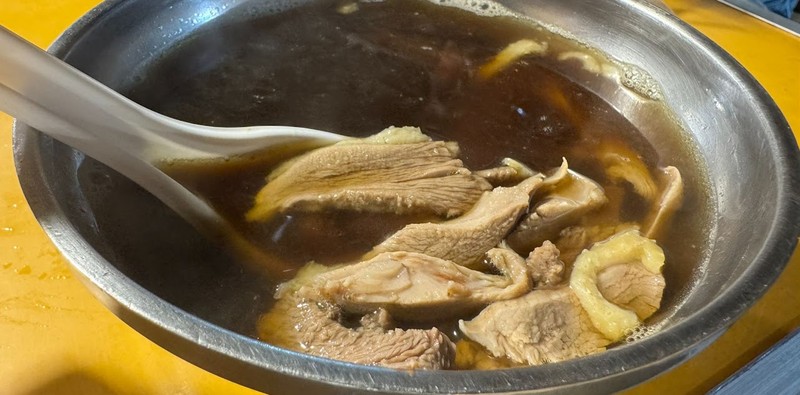 台南小北夜市的超人氣排隊名攤——鴨肉國！冬夏都爆滿的當歸系美味