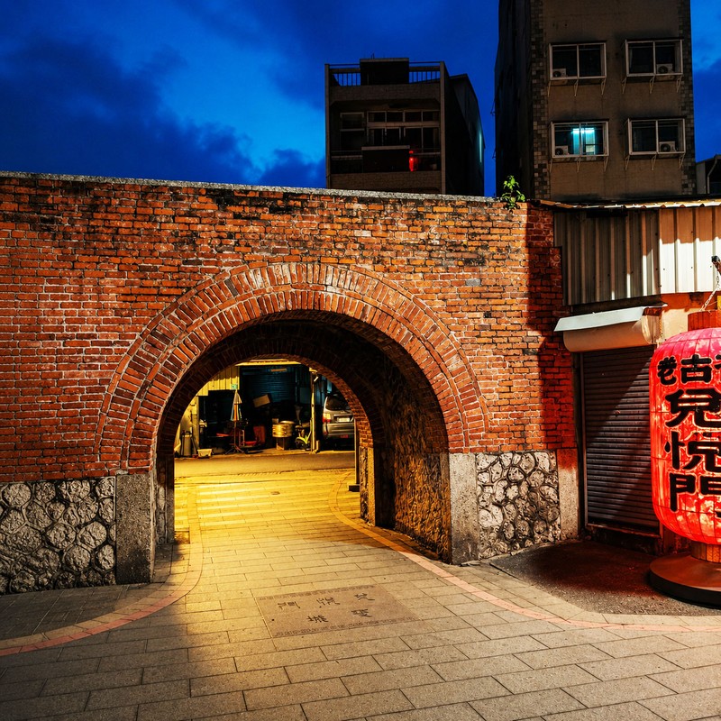台南人才懂的深夜秘密基地！金華路一條街「熱炒小吃吃到爽」，吃飽順便逛絕美神農街、河樂廣場！