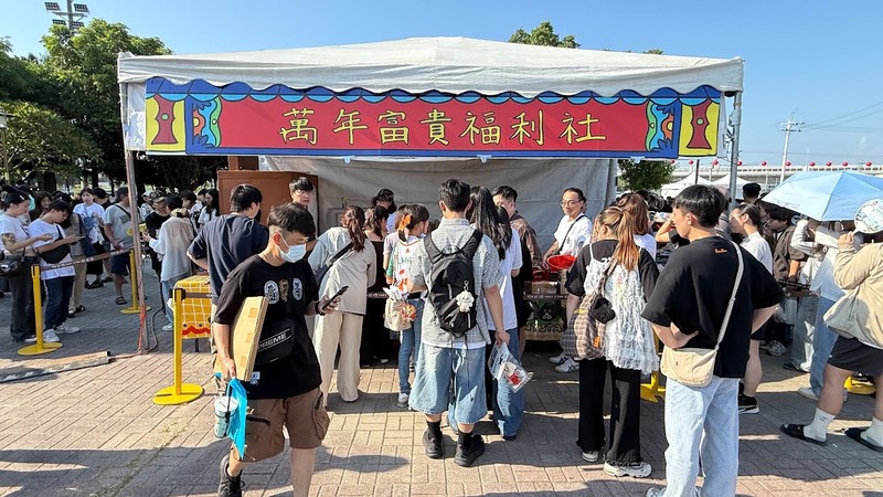 台南宮廟變身潮人市集！萬年殿人爆多