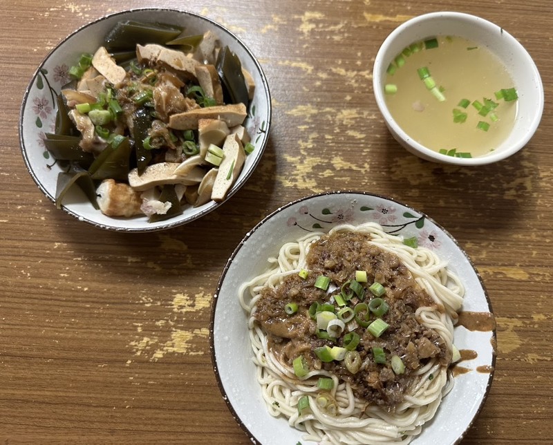 喫麵館-「台南華爾街」上的「帥哥麵館」