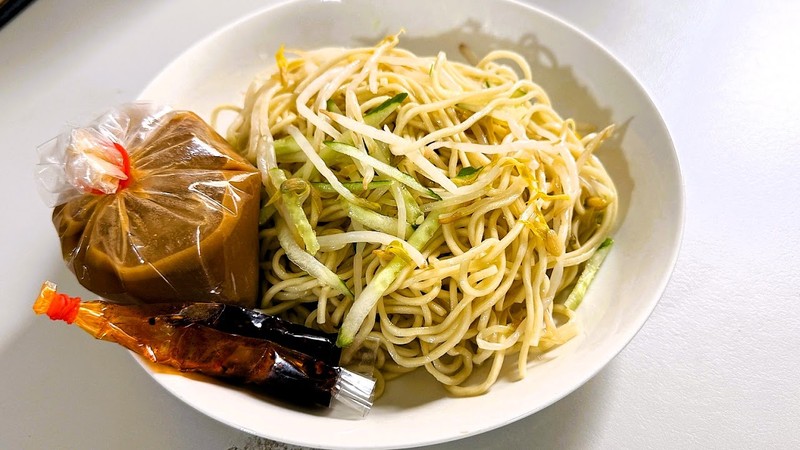 金鳳老牌麵店──涼麵界的台南女王，夏天的靈魂拌麵！