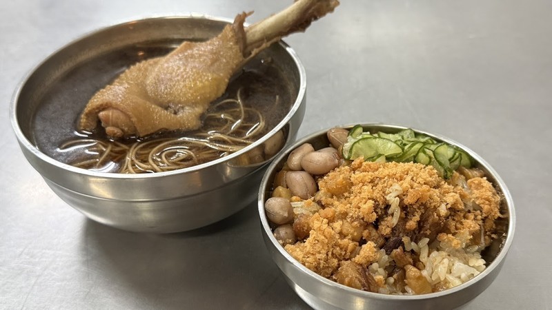 湯甘肉嫩、米糕堆成山！這家老店用「極品當歸鴨」征服老饕胃
