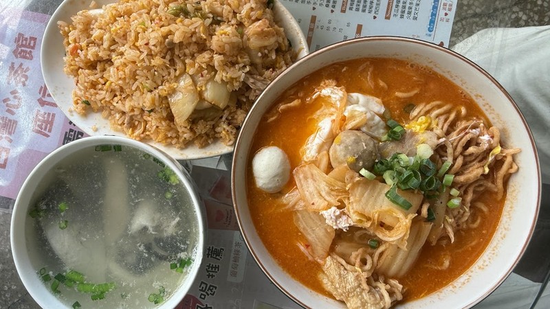 裕農路上的酸甜傳奇：一盤「會回甘」的泡菜炒飯，喚醒台南人的味蕾