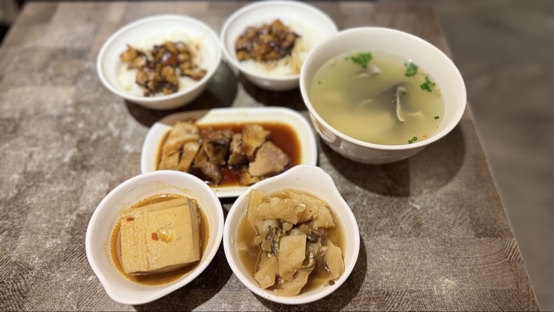 【府城巷弄裡的流動饗宴】從1939年飄香至今：在「福泰飯桌第三代」吃懂台南人的豪邁與細膩