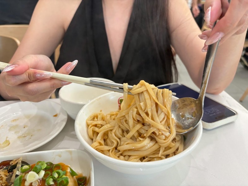 在精品城堡裡，吃一碗陽春麵？