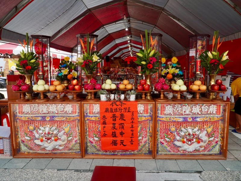 跨越陰陽的慈悲！佛教高僧開香、專設毛小孩供桌，嚴謹科儀展現「人鬼殊途、萬物平等」的文化底蘊